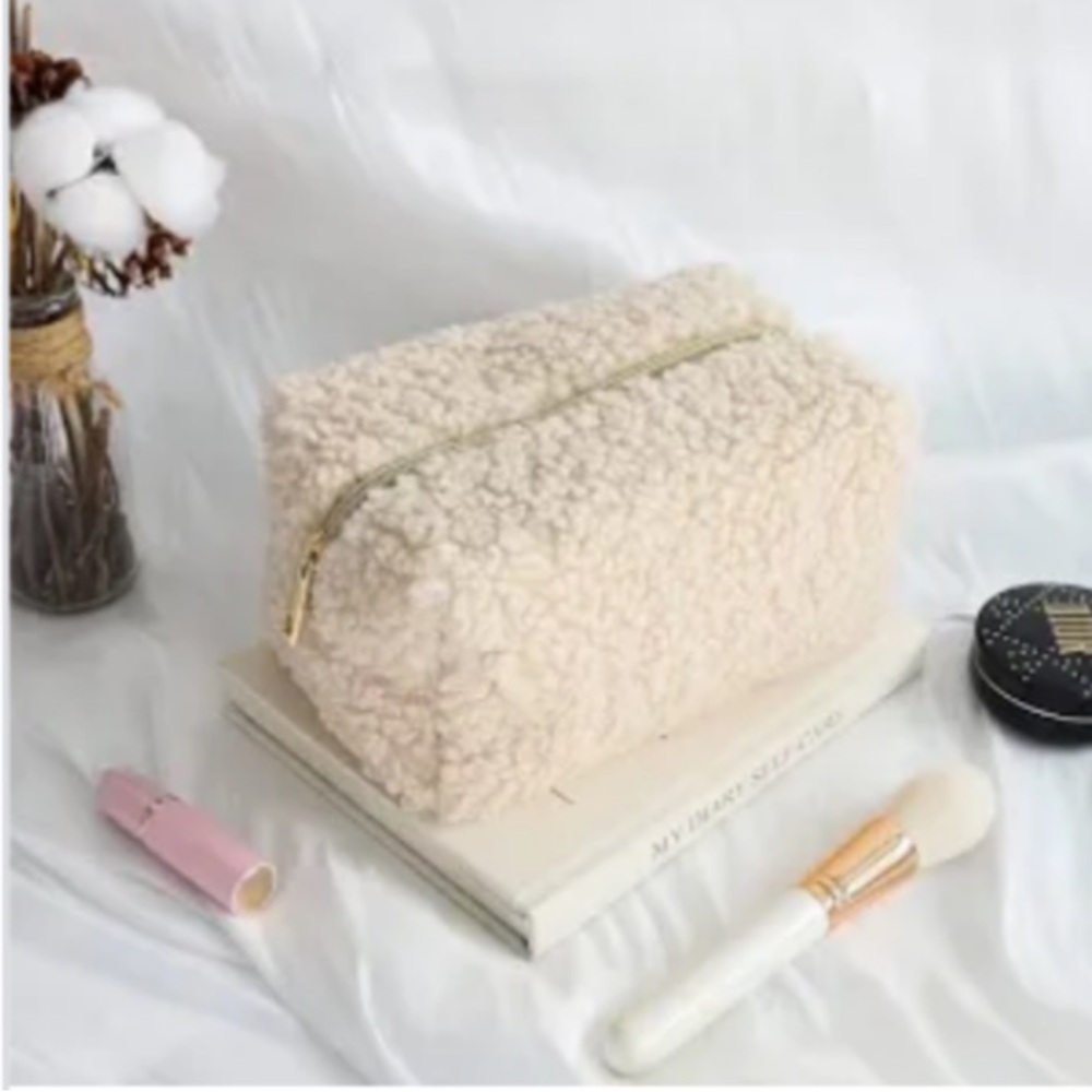 Love Lina 💗 NEW Sherpa cosmetic bag. Cream in color. Cosmetics not included.